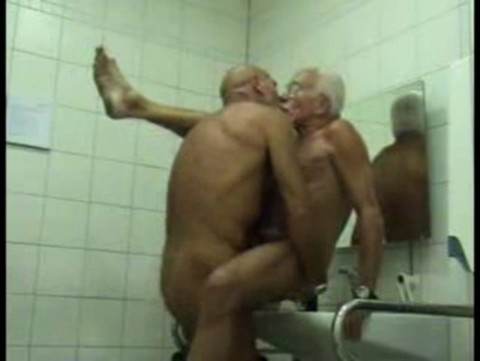Секс Со Стариком В Туалете