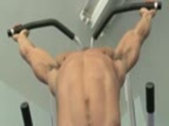 muscular Tattooed chap Jerks Off In The Gym
