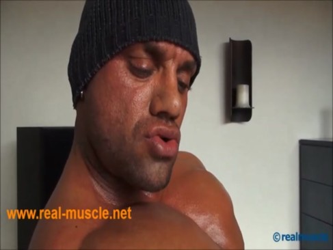 realmuscle Bodybuilder Sensual ejaculation