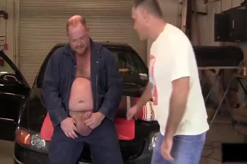 Daddies Have Sex At A Garage