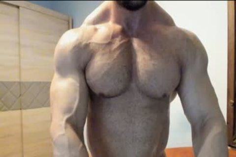A old Muscle man Masturbating In Live