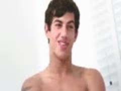 Dois Negoes E Um Branquinho