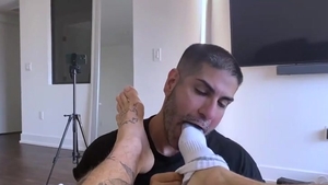 Worshipping His delicious Feet & knob Until that guy love juice [ONLYFANS]