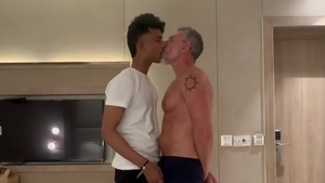 Indian man bonks White Daddy In Hotel