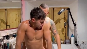 Muscled Daddy Used Him In every Position On The Bathtub [ONLYFANS]