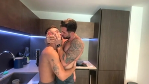 Deja El Juguete Y Toma Mi Ojete.